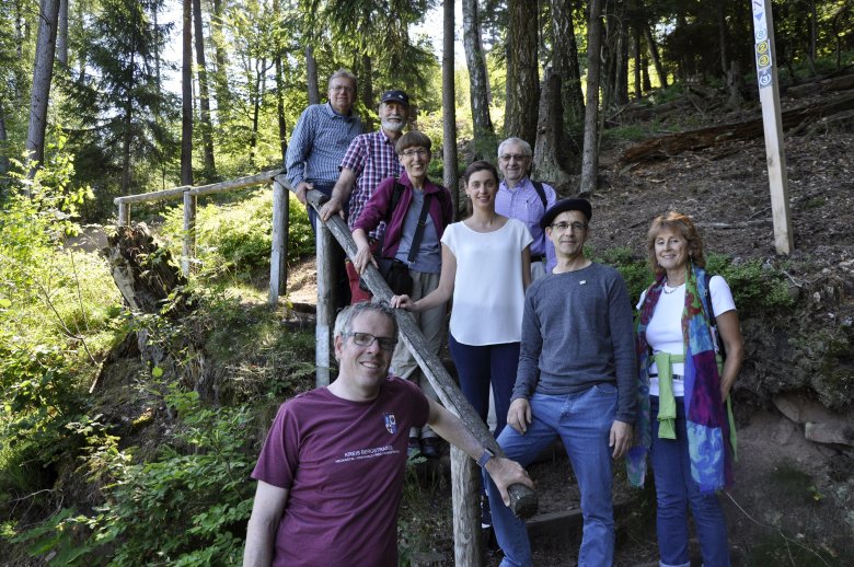 Soweit Wind und Sonne tragen Landrat Christian Engelhardt (vorne) auf Sommertour von Fürth nach Grasellenbach.
