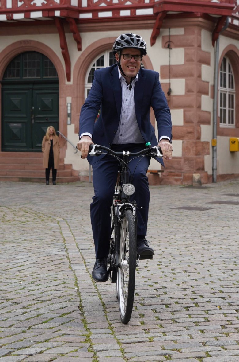 Landrat Christian Engelhardt lässt das Auto gerne einmal stehen und dreht eine Runde auf dem Rad.