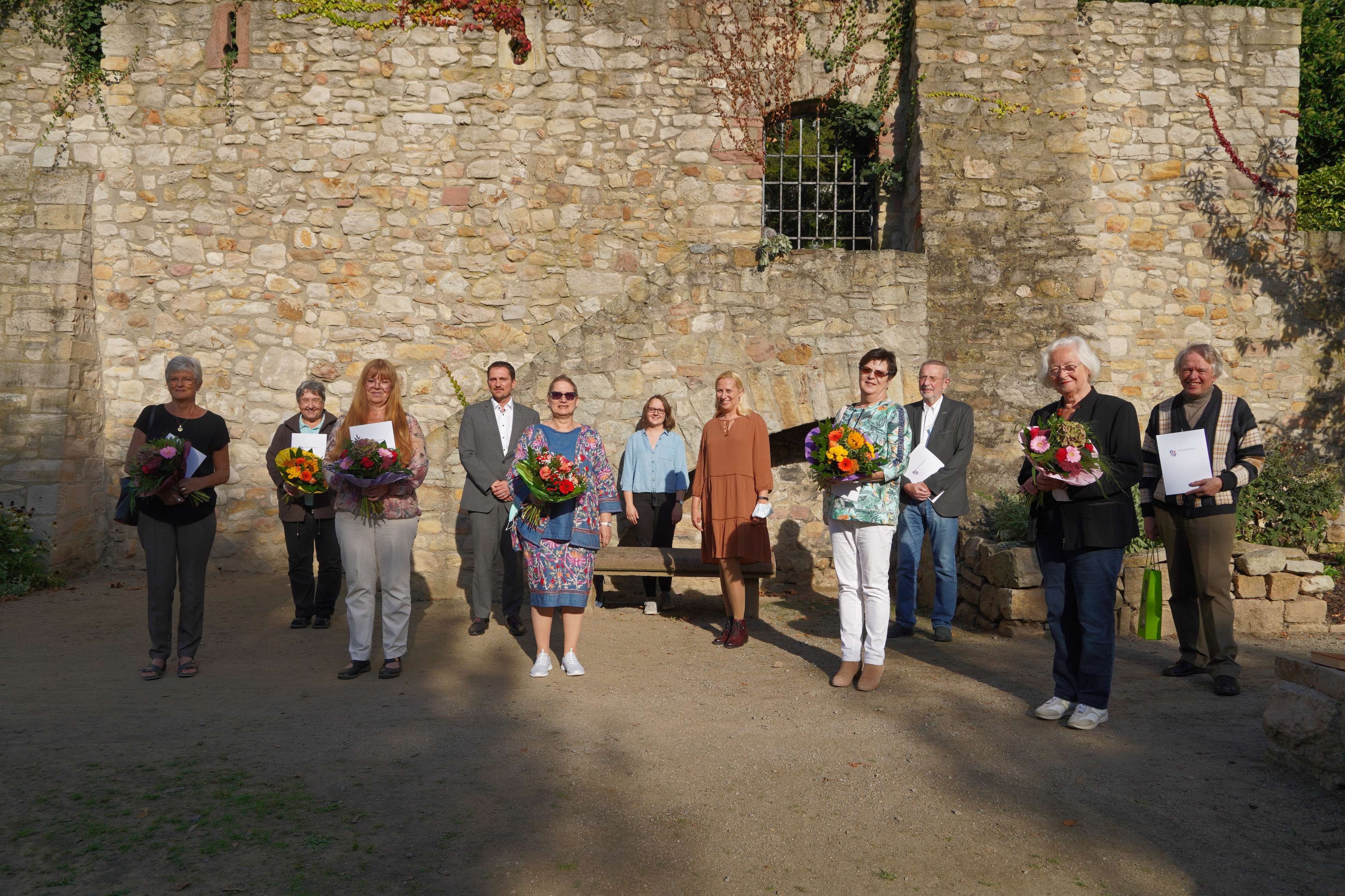 Ein Gruppenbild mit der Ersten Kreisbeigeordneten Diana Stolz, den Vertreterinnen und Vertretern der Krankenhäuser sowie der Patientenführsprecher