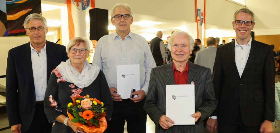 Ehre wem Ehre gebührt: Die Geehrten der verschiedenen Kategorien bei der Verleihung der Silbernen Ehrennadel des Kreises Ende Oktober im Starkenburg Gymnasium in Heppenheim. (Die Veranstaltung fand unter Einhaltung eines detaillierten Hygiene-Konzeptes statt.)