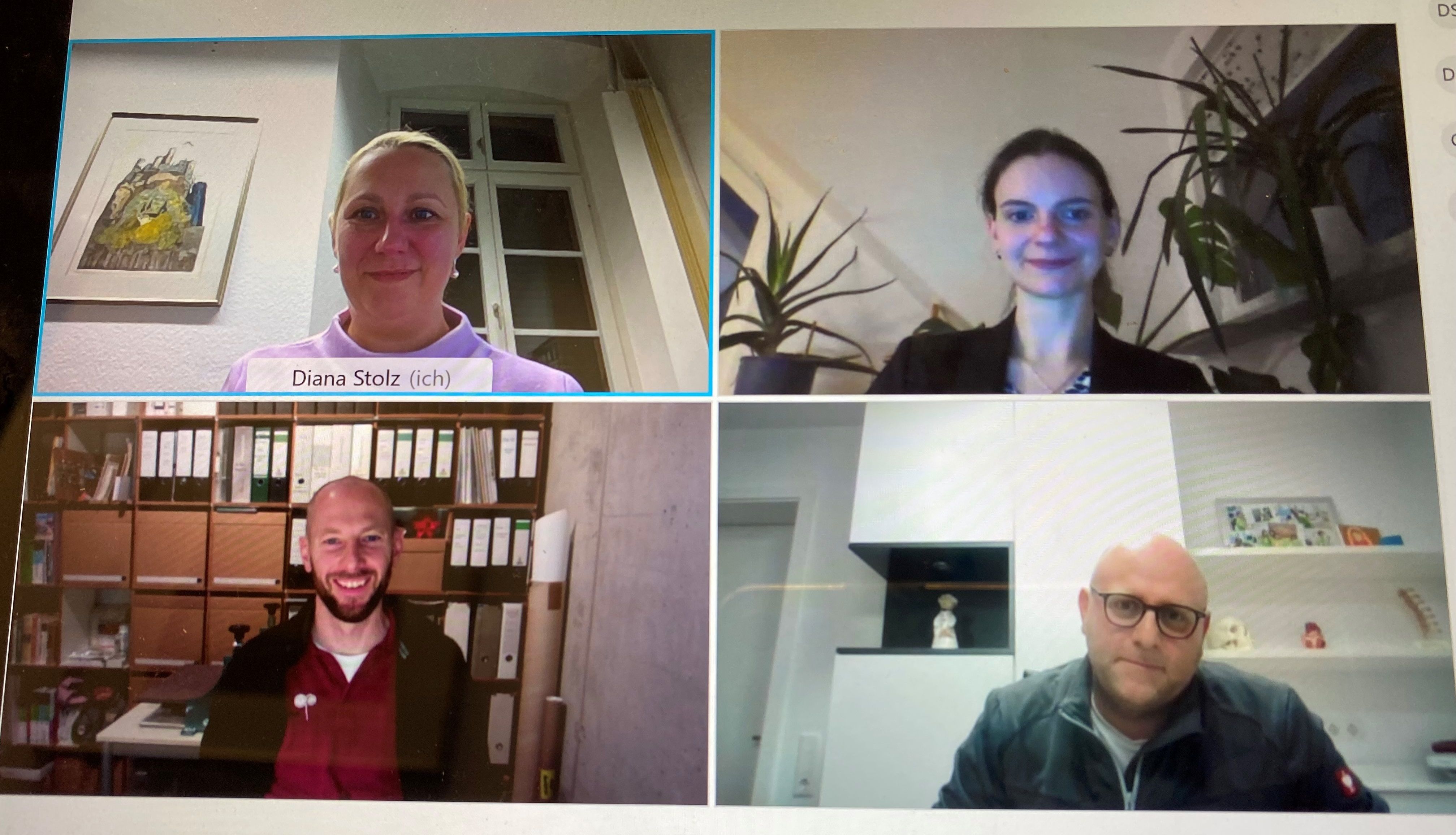 (von oben links nach rechts unten) Gesundheitsdezernentin Diana Stolz, die kommissarische ärztliche Teamleiterin der Projektkoordination Gesundheitsversorgung Sabrina Vanessa Schmitz, Dr. med. Carsten Prettin und Dr. med. Thomas Hering beim digitalen Austausch.