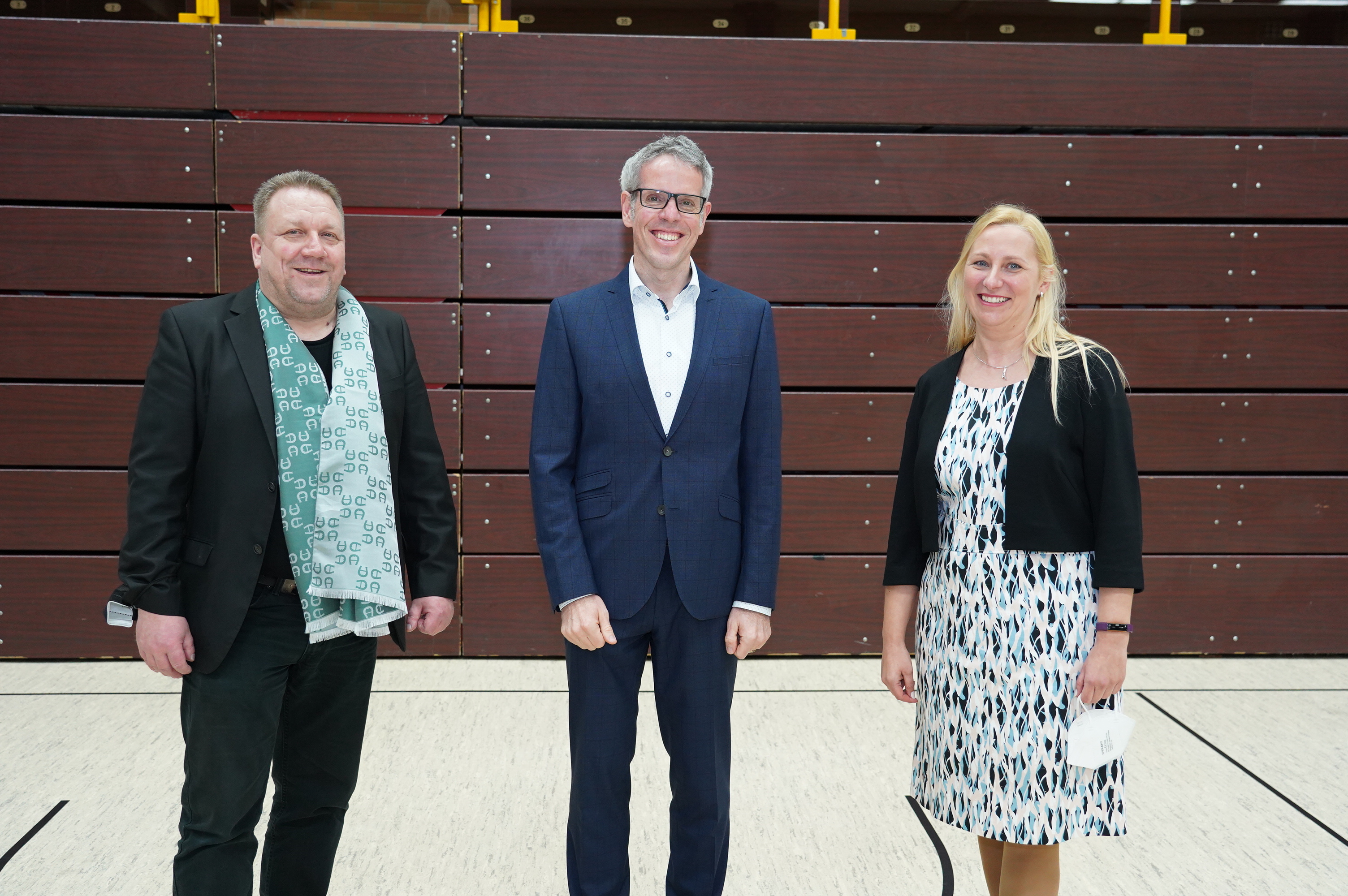 Landrat Christian Engelhardt (Mitte) mit der wiedergewählten Ersten Kreisbeigeordneten Diana Stolz und dem neugewählten Hauptamtlichen Kreisbeigeordneten Matthias Schimpf.