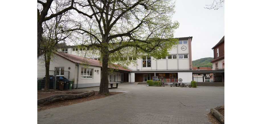  Schulgebäude der Sonnenuhrenschule 