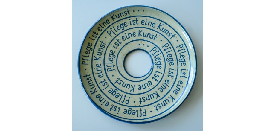 Keramikschale mit dem Spruch "Pflege ist Kunst"
