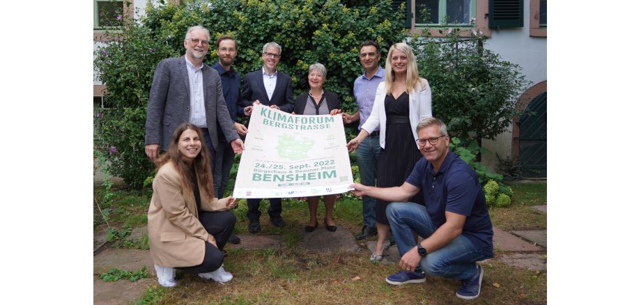 Freuen sich auf das Klimaforum Bergstraße 2022 in Bensheim: (v.l.n.r.) Adriana Filippone, Reiner Pfuhl, Klimaschutzmanager des Kreises Bergstraße, Harry Hegenbarth, Landrat Christian Engelhardt, Bürgermeisterin Christine Klein, Stadtrat Adil Oyan, Corinna Simeth, Leiterin der Abteilung Grundsatz und Kreisentwicklung des Kreises Bergstraße, sowie Frank Wienecke, Klimaschutzmanager der Stadt Bensheim.