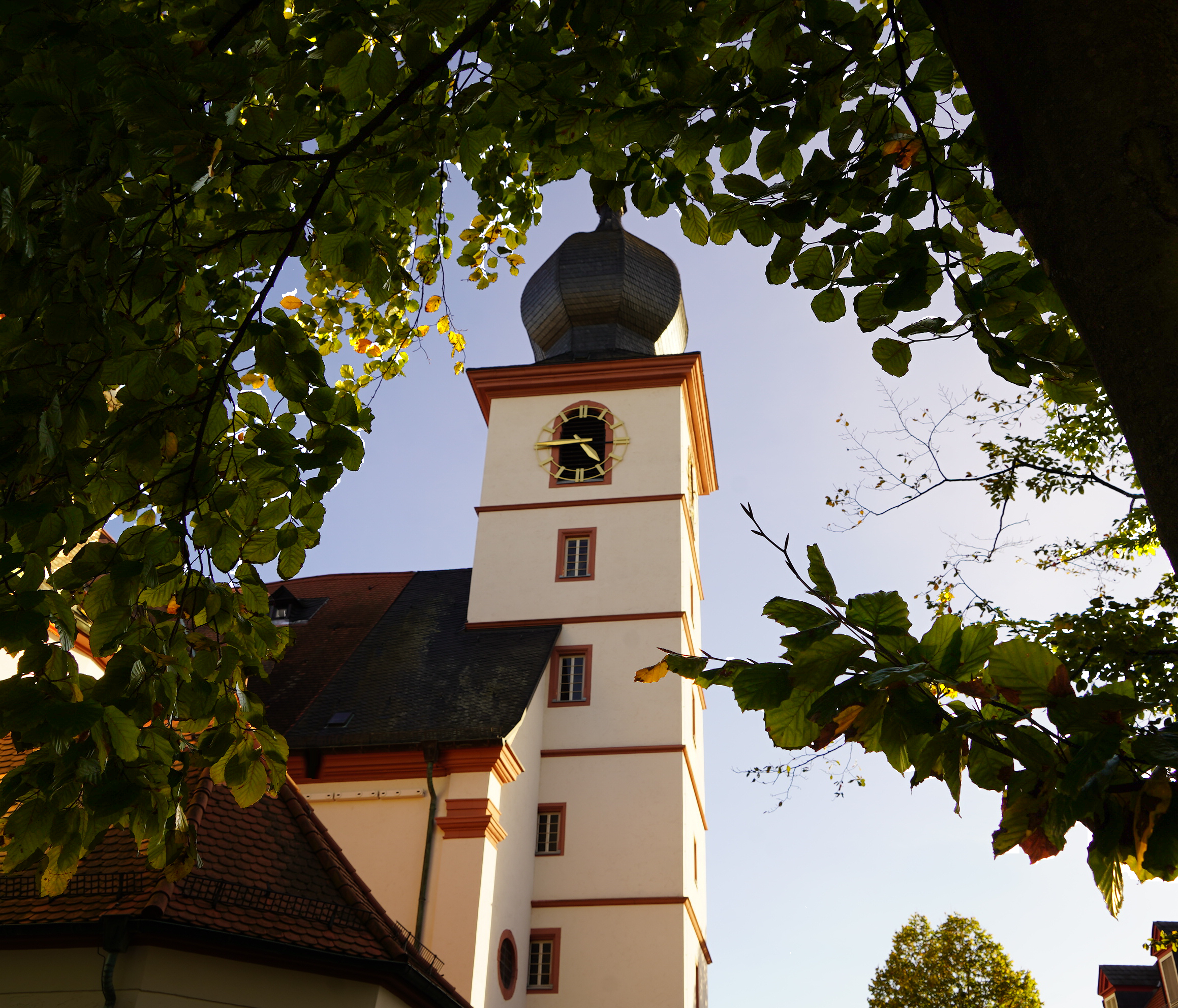 Der Rundweg durch Bürstadt führt unter anderem an der katholischen Kirche St. Michael vorbei. 