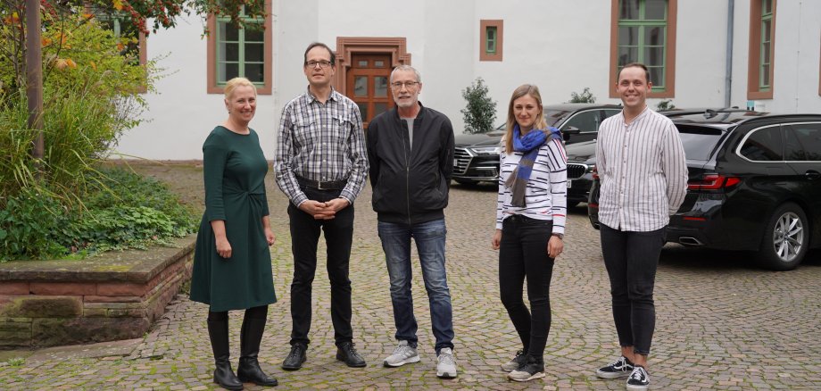 Erste Kreisbeigeordnete und Gesundheitsdezernentin Diana Stolz (links) nutzte vor Kurzem die Gelegenheit, sich mit den neuen Vorsitzenden des Hausärztenetzes Heppenheim auszutauschen. Das Bild zeigt (v.l.): Vorsitzenden Dr. Jens Braun, seinen Stellvertreter Dr. Reinhard Blessing, die Gesundheitskoordinatorin des Kreises Bergstraße Kathleen Wietholtz und Patrick Schmittinger vom Fachbereich Gesundheitsversorgung. 