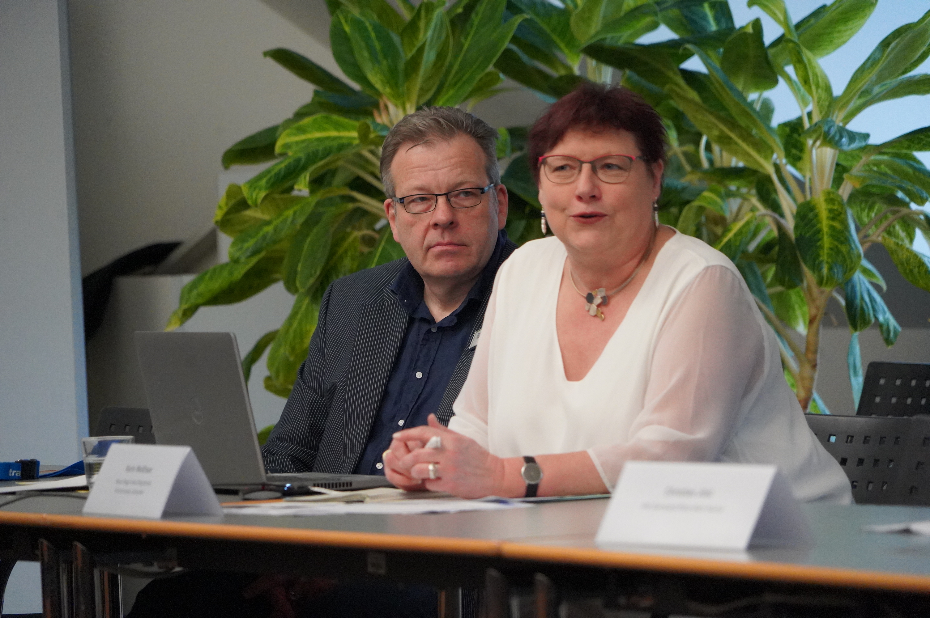 Zahlreiche Menschen sind daran beteiligt, das Projekt OloV im Kreis Bergstraße mit Leben zu füllen. Karin Weißhaar und Hermann Riebel sind seitens der Kreisverwaltung die regionalen Koordinierenden.