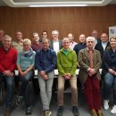 Landrat Christian Engelhardt (hinten, Mitte) und der Klimaschutzmanager des Kreises Bergstraße, Reiner Pfuhl (hinten, 2.v.r.) begrüßten die neu ausgebildeten BürgerSolarBerater aus dem Raum Bensheim-Bürstadt.