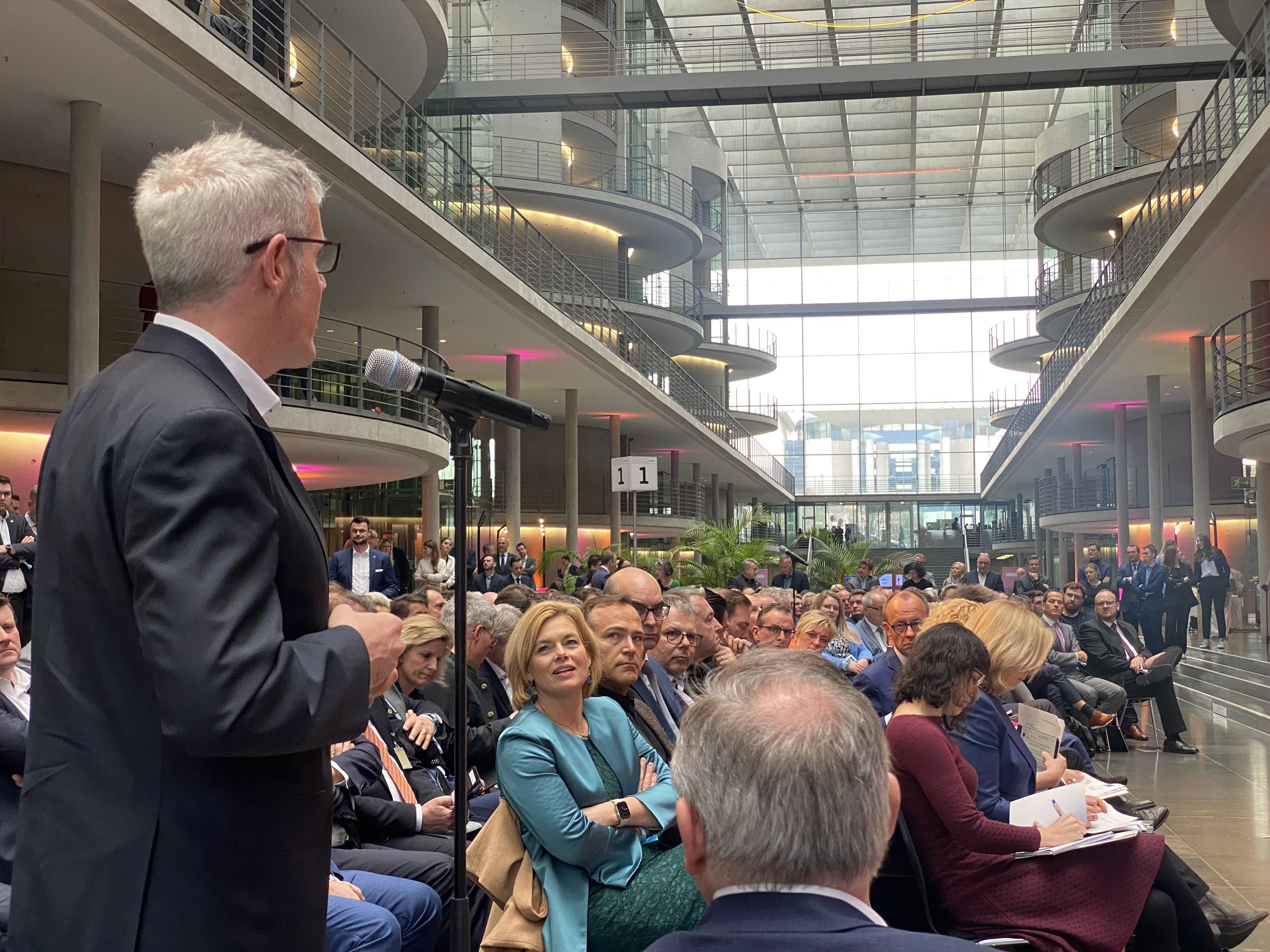 Landrat Engelhardt beim Kommunalgipfel am 30.3.2023 im Paul-Löbe-Haus in Berlin.