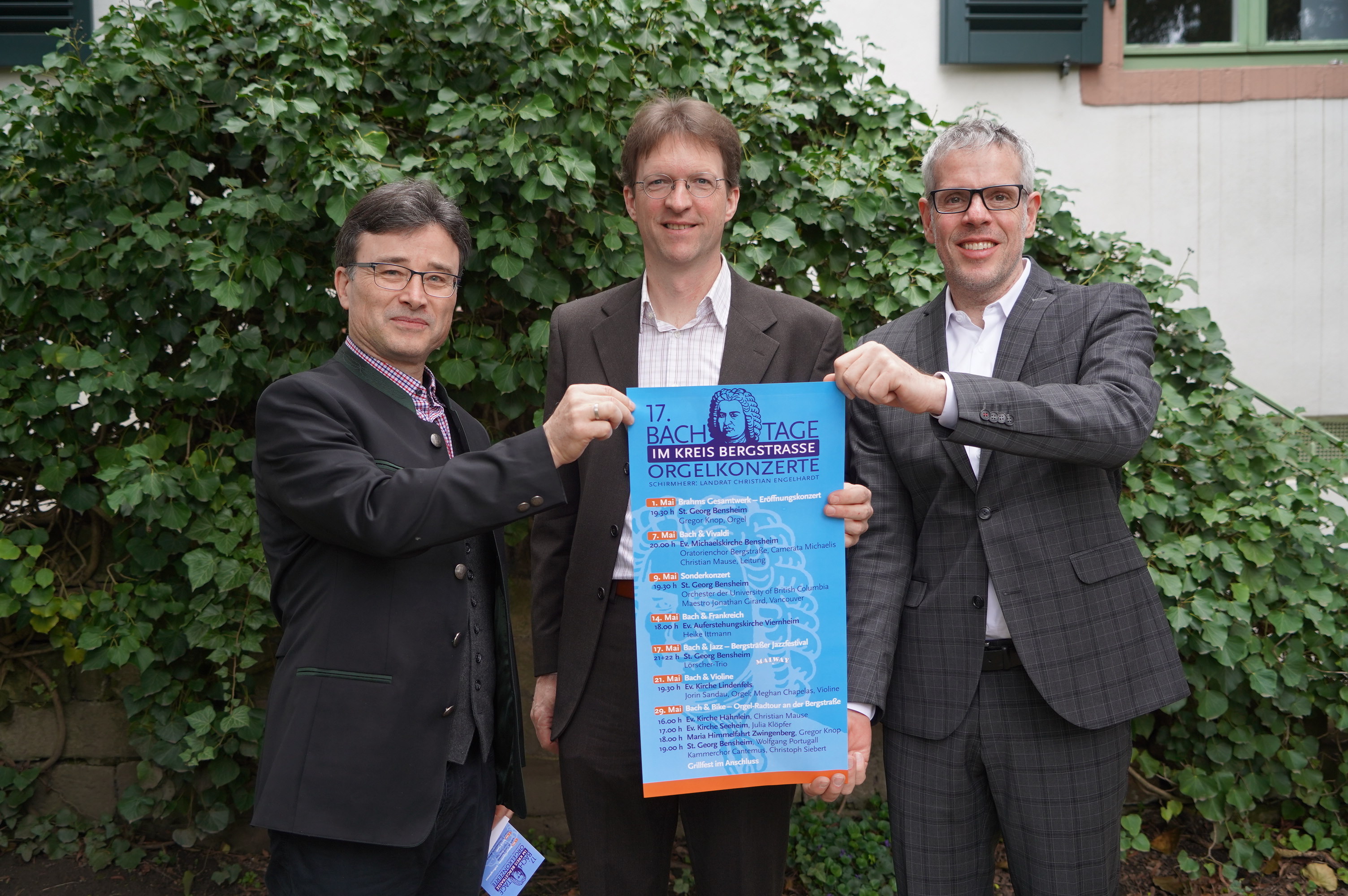 Landrat Christian Engelhardt (re.) mit den beiden Kantoren und Organisatoren der Bachtage, Gregor Knop (Mitte) und Christian Mause.