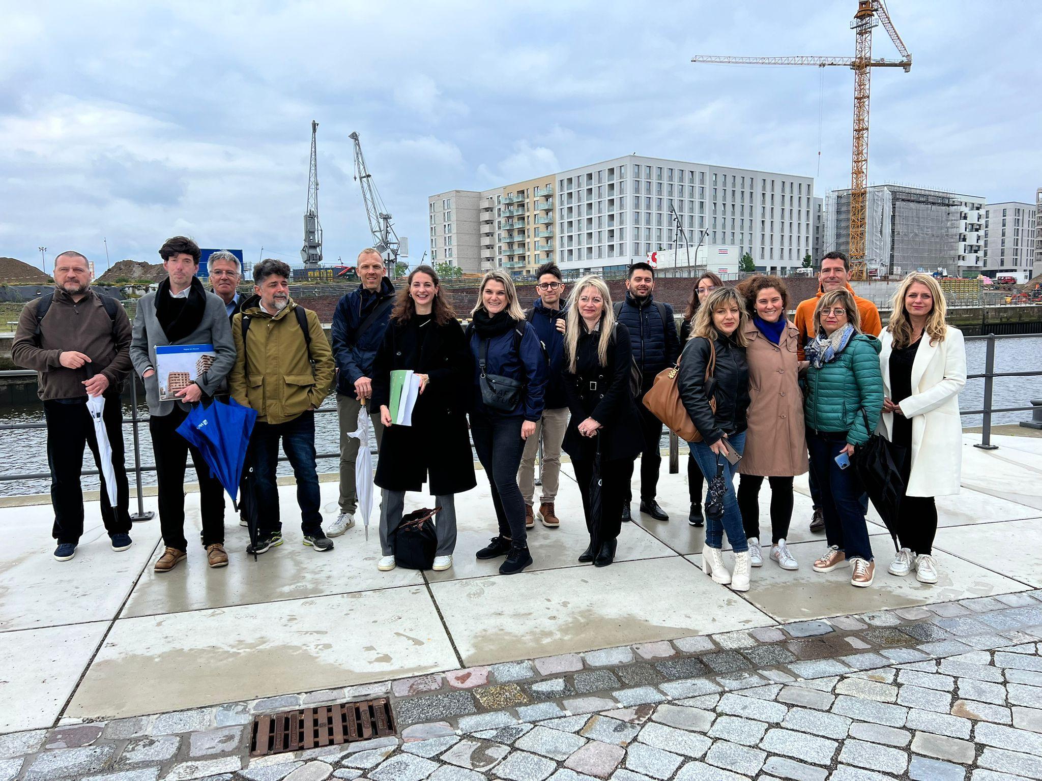 Die Mitglieder des INTERREG-Europe-Projektes bei einer Stadtführung durch die Hamburger Hafencity. (rechts außen: Corinna Simeth, Leiterin der Abteilung Grundsatz und Kreisentwicklung beim Kreis Bergstraße) 