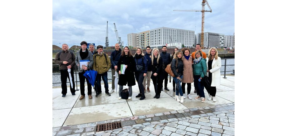 Die Mitglieder des INTERREG-Europe-Projektes bei einer Stadtführung durch die Hamburger Hafencity. (rechts außen: Corinna Simeth, Leiterin der Abteilung Grundsatz und Kreisentwicklung beim Kreis Bergstraße) 