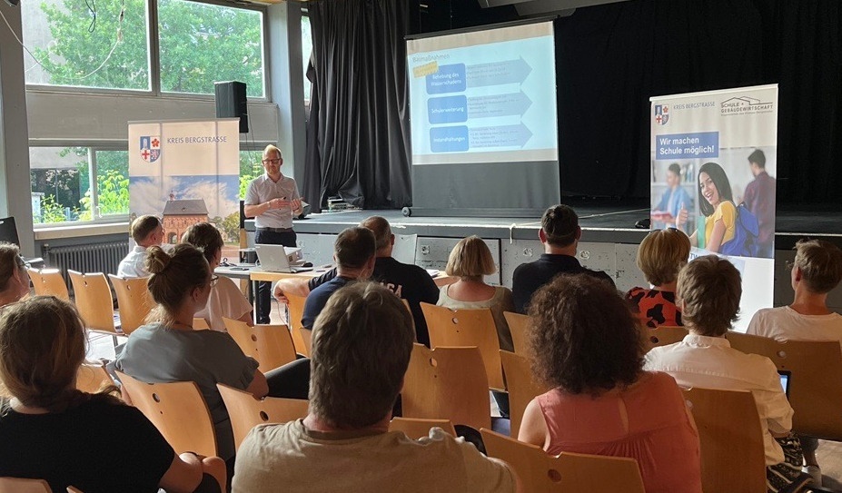 Im Rahmen einem Elterninformationsabend am Starkenburg Gymnasium hat der Eigenbetrieb Schule und Gebäudewirtschaft die Schulgemeinde