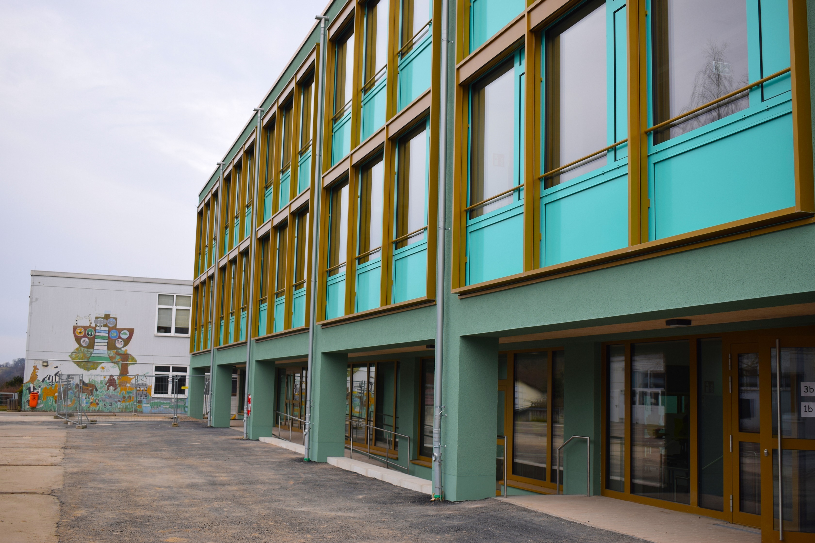 Der 1. Bauabschnitt an der Eichendorffschule, der Schultrakt, konnte bereits im Frühjahr 2022 an die Schulgemeinde übergeben werden.