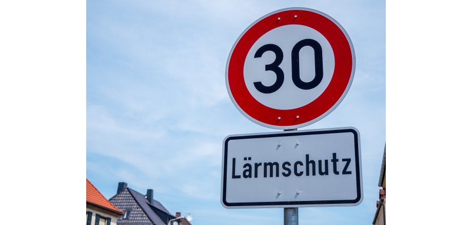 Achtung Lärmschutz Schild