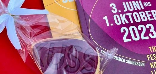 Das Logo des Kultursommers Südhessen 2023, kurz KUSS.