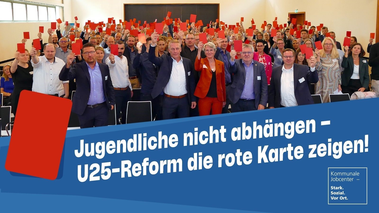 Rote Karte für die U25-Reform: Auch beim Tag der kommunalen Jobcenter formierte sich Widerstand.