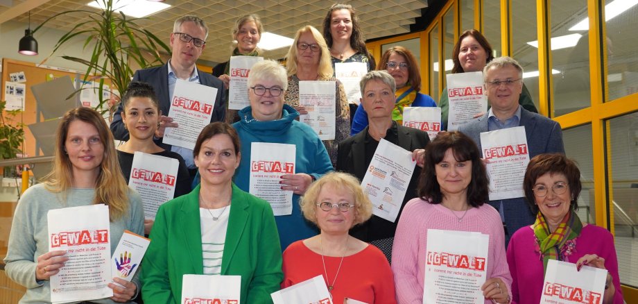 Die Beteiligten der Brötchentütenaktion bei der gemeinsamen Auftaktveranstaltung im Kreiskrankenhaus Bergstraße.