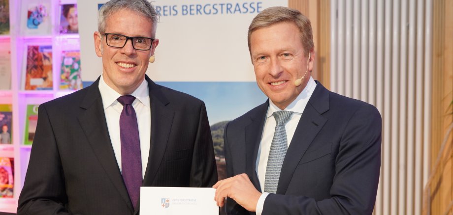 Landrat Christian Engelhardt ernannte den Vorstandvorsitzenden der BWM AG Oliver Zipse in Bensheim offiziell zum Botschafter der Bergstraße.