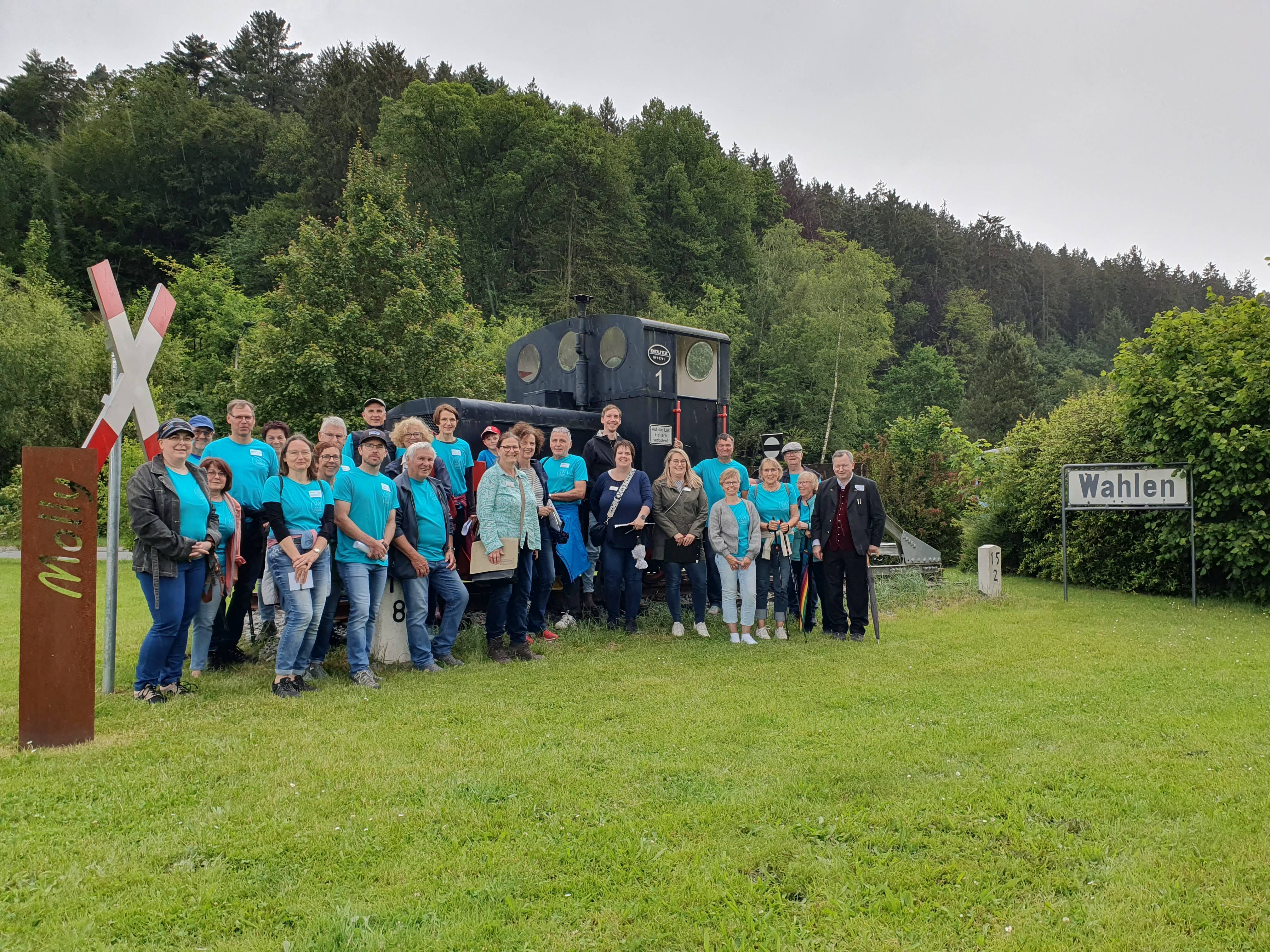 Dank ihrem großen Engagement darf sich die Bürgerinitiative „Wir sind Wahlen“ bei dem Regionalentscheid „Unser Dorf hat Zukunft“ über den zweiten Platz freuen.