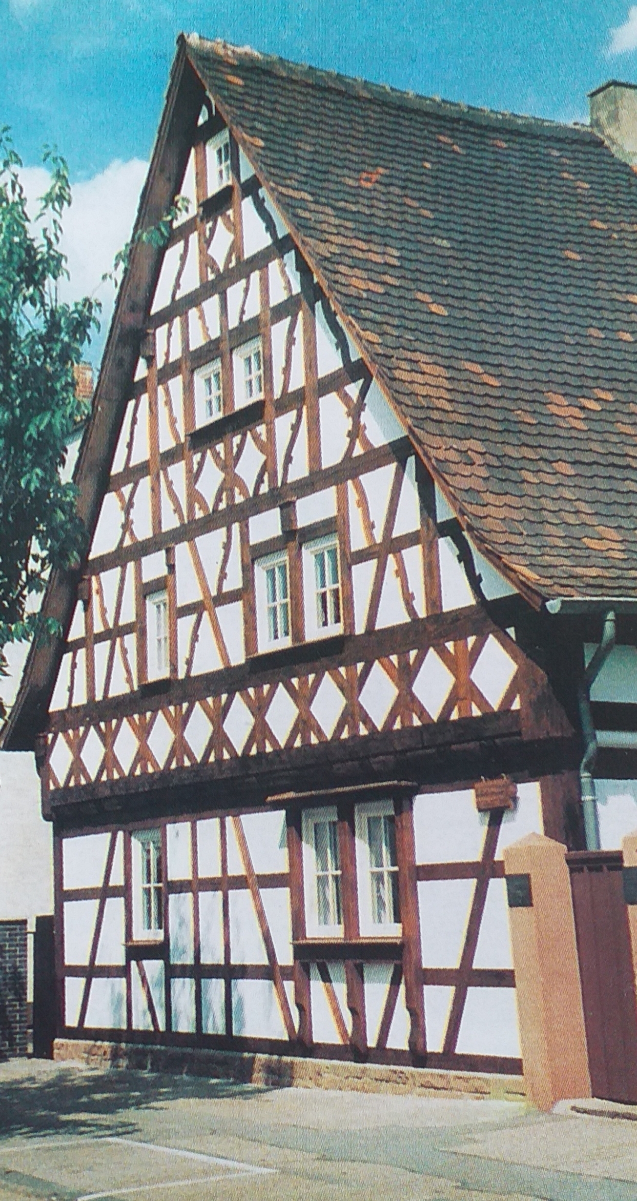 Das Heimatmuseum Lampertheim mit seinem Fachwerk im Ortskern.