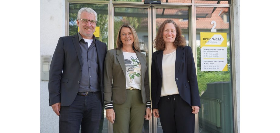 Die Erste Kreisbeigeordnete und zuständige Dezernentin Angelika Beckenbach lud gemeinsam mit der Leiterin des Eigenbetriebs Neue Wege Kreis Bergstraße – Kommunales Jobcenter, Dr. Melanie Marysko, sowie dem stellvertretenden Leiter, Peter Schmiedel, zu der Jahrespressekonferenz ein.  