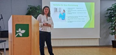 Tülay Schneider bei ihrem Vortrag.