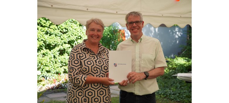 Den Titel „Größtes Team“ verdiente sich beim Stadtradeln 2025 das Team der Sparkasse Starkenburg um Heike Kamuff. Zugleich belegte dieses Team Platz 2 in der Kategorie „Radelaktivstes Team“. Den Titel „Größtes Team“ verdiente sich beim Stadtradeln 2025 das Team der Sparkasse Starkenburg um Heike Kamuff. Zugleich belegte dieses Team Platz 2 in der Kategorie „Radelaktivstes Team“.