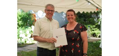 Den Titel „Beste Kommune“ erhielt Bürstadt. Die Auszeichnung nahm Stefanie Reis für die Stadt entgegen. Den Titel „Beste Kommune“ erhielt Bürstadt. Die Auszeichnung nahm Stefanie Reis für die Stadt entgegen.