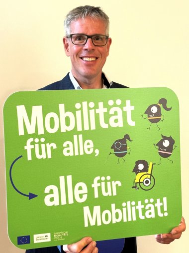 Mobilitätswoche Landrat Christian Engelhardt mit dem Motto der diesjährigen Europäischen Mobilitätswoche: „Mobilität für alle – alle für Mobilität“.