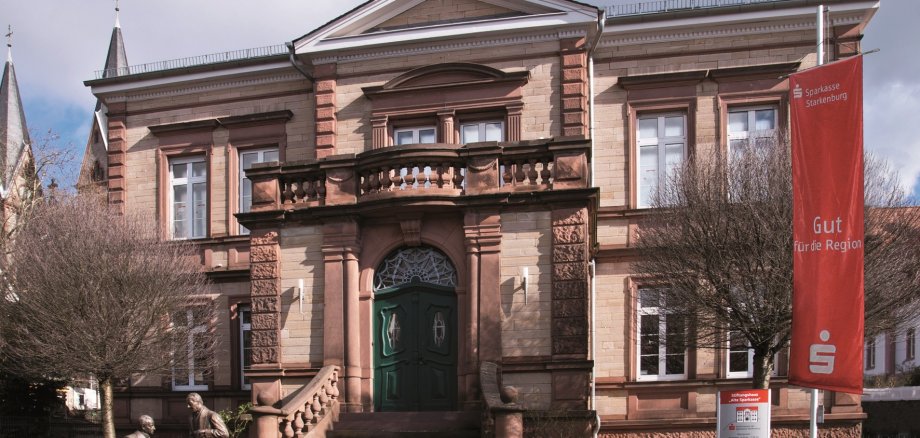 Geldmuseum Heppenheim Im Geldmuseum in Heppenheim dreht sich alles um die Geschichte des Geldes und der Sparkassen. Das Bild zeigt das Gebäude von außen.