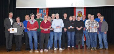 Verleihung Ehrenamtscard an Einhausen Landrat Christian Engelhardt, mit den ehrenamtlichen Helferinnen und Helfern aus Einhausen, denen der Landrat in Einhausen die Ehrenamts-Card überreichte.