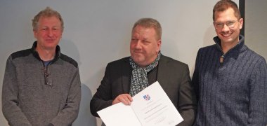 Verleihung Verein „Alte Burg“ Zwingenberg Der Verein „Alte Burg“ aus Zwingenberg nimmt seinen Preis entgegen.