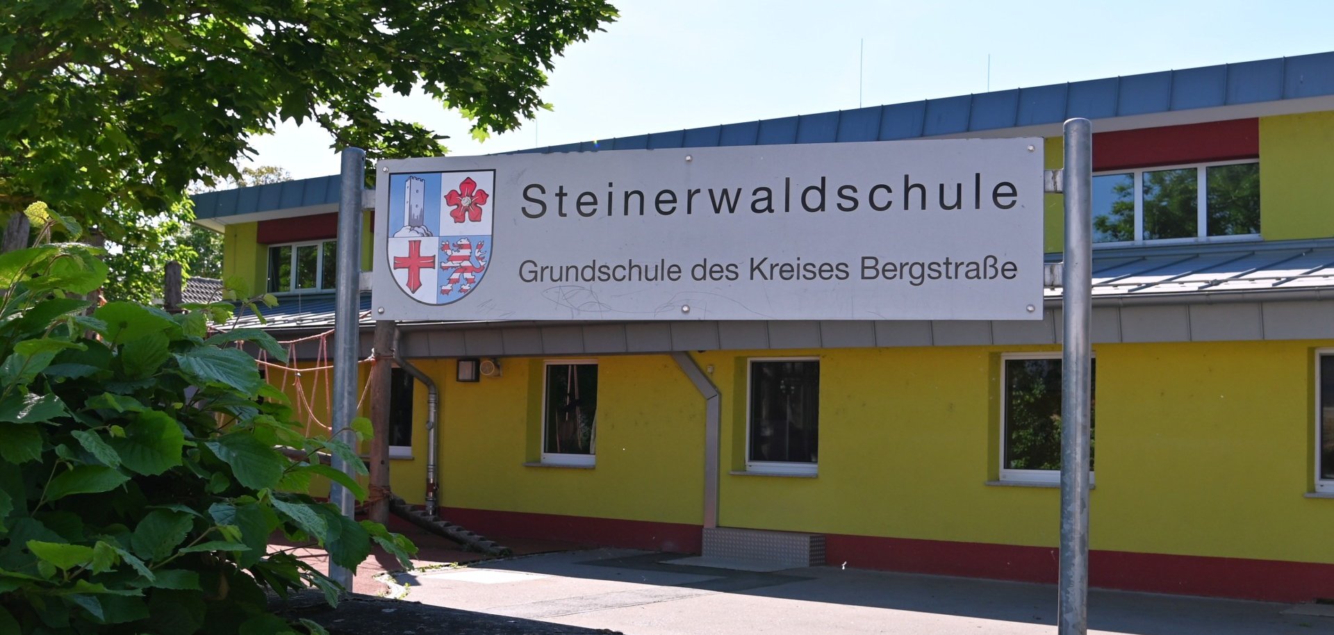 Das Schild an der Steinerwaldschule Nordheim Wattenheim