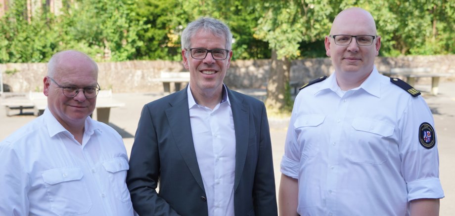 Wechsel KBI Steffen Lutter und Landrat Christian Engelhardt mit dem neuen Kreisbrandinspektor Markus Stracke.