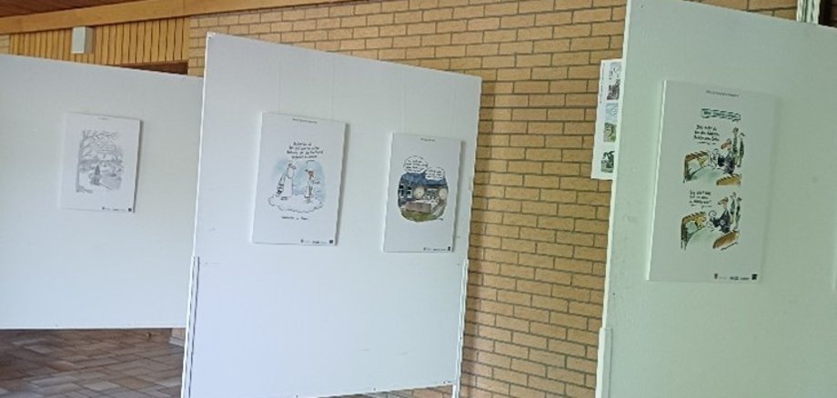 Karikaturen in der Melibokushalle Zwingenberg
