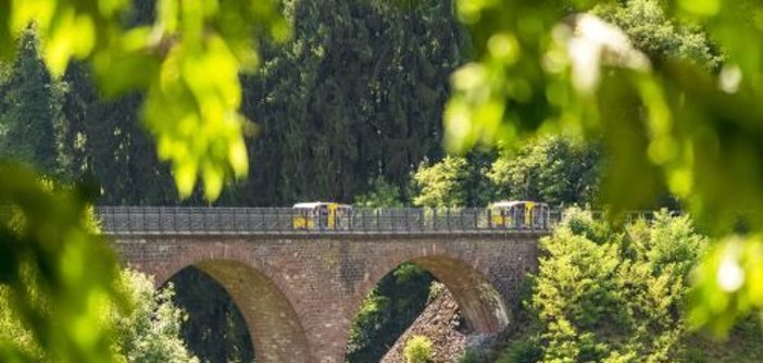 Eine Reaktivierung der Strecke ist für den Personenverkehr nicht wirtschaftlich. Eine Reaktivierung der Strecke ist für den Personenverkehr nicht wirtschaftlich.