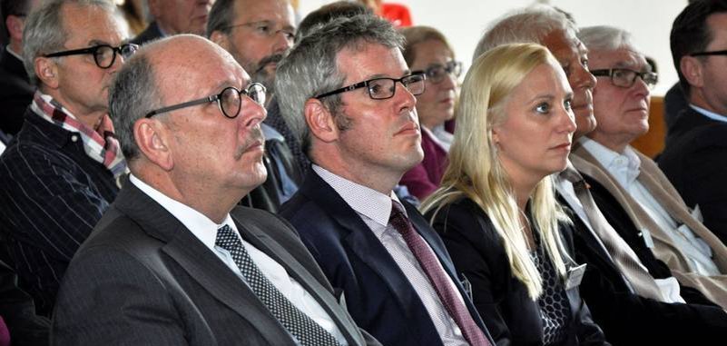 Ein Bild von der NOVO-Auftaktveranstaltung, das Staatsminister Stefan Grüttner, Landrat Christian Engelhardt und die Erste Kreisbeigeordnete Diana Stolz zeigt.