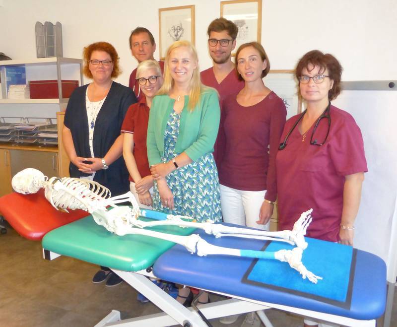 Die Erste Kreisbeigeordnete und zuständige Gesundheitsdezernentin Diana Stolz war gemeinsam mit der für die Projektbetreuung zuständigen Mitarbeiterin, Tanja Kögel, in der teilnehmenden allgemeinmedizinischen Praxis Kühn/Geißler in Fürth.