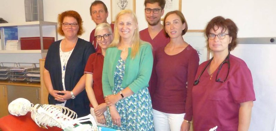 Die Erste Kreisbeigeordnete und zuständige Gesundheitsdezernentin Diana Stolz war gemeinsam mit der für die Projektbetreuung zuständigen Mitarbeiterin, Tanja Kögel, in der teilnehmenden allgemeinmedizinischen Praxis Kühn/Geißler in Fürth.
