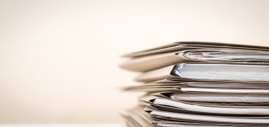 Nahaufnahme eines Aktenstapels