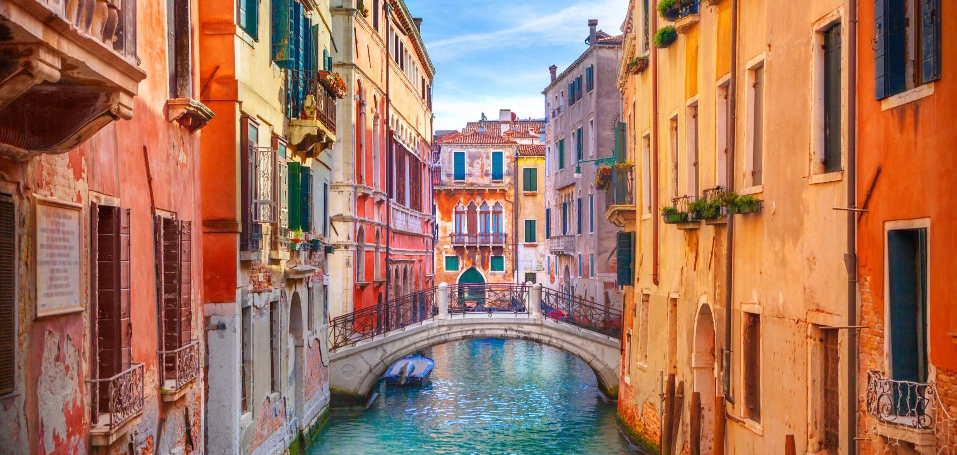 Ein Kanal in Venedig.