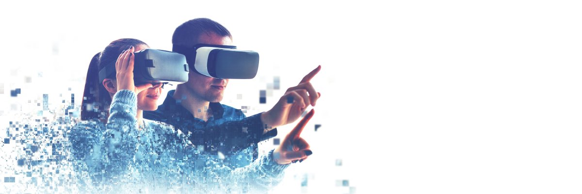 Eine Frau und ein Mann probieren die Virtuelle brille aus
