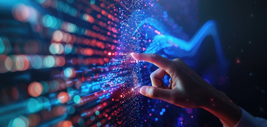 Eine Hand fährt über einen virtuellen Bildschirm - ein Symbolbild für Digitalisierung und Big Data.