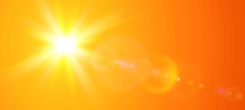 Das Bild zeigt die strahlende Sonne vor orangenem Hintergrund.