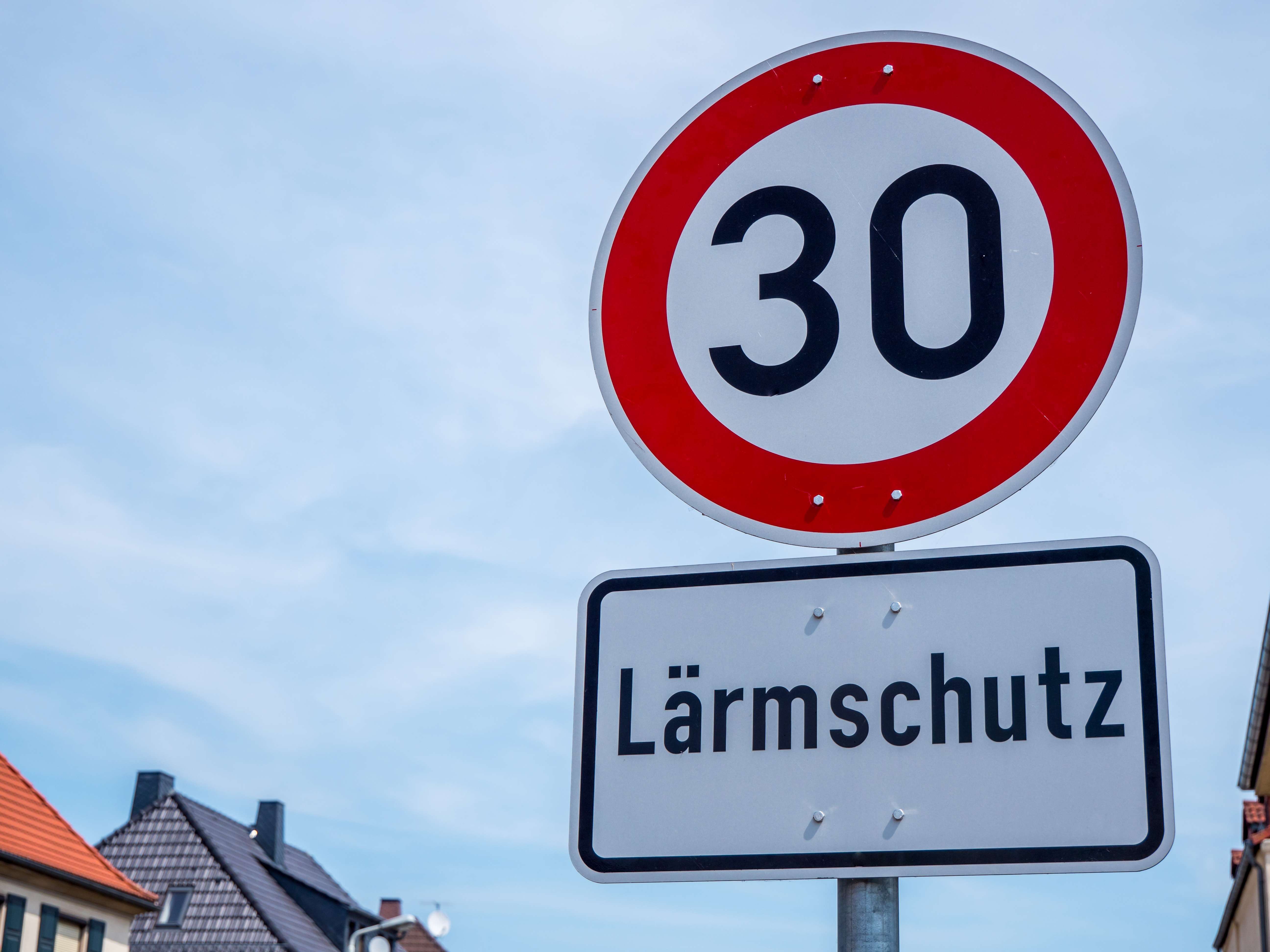 Achtung Lärmschutz Schild