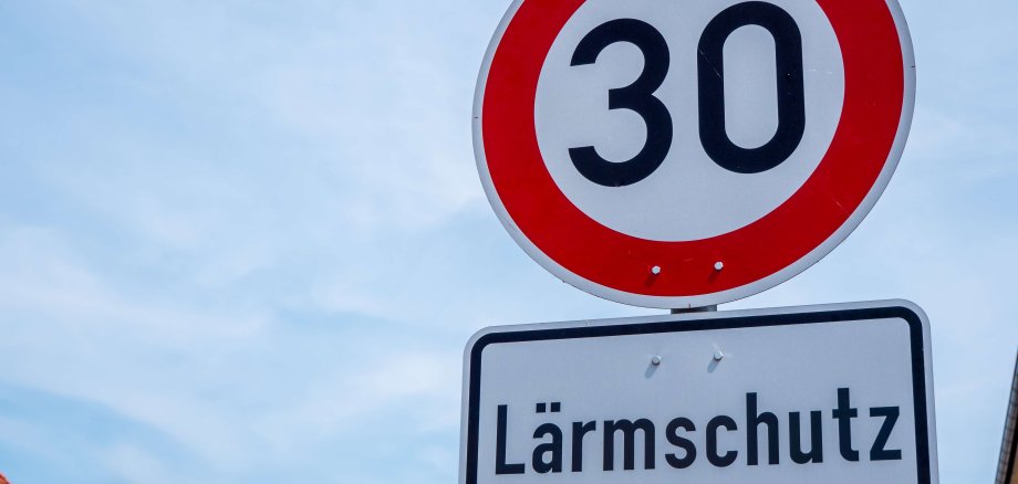 Achtung Lärmschutz Schild