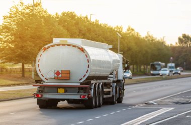 Tanker Tankwagen auf Autobahn