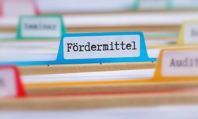 Akten mit der Beschriftung Fördermittel Akten mit der Beschriftung Fördermittel